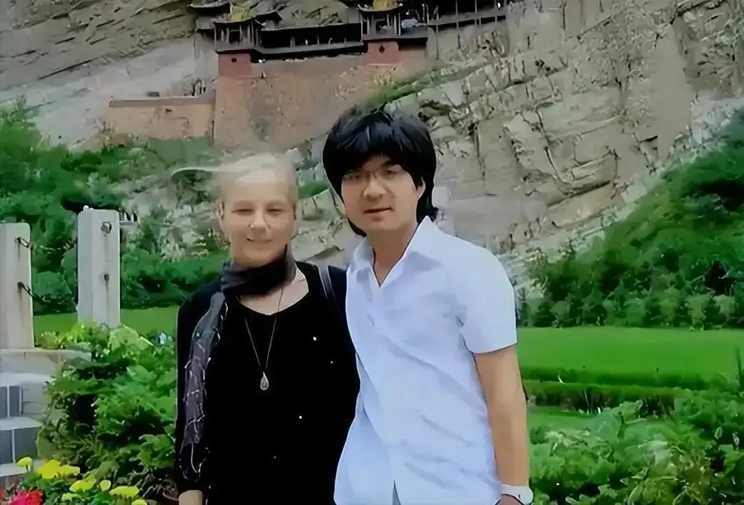 2008年，28岁的北京独生子不顾家人反对，娶50岁的德国女人为妻，母亲得知后气
