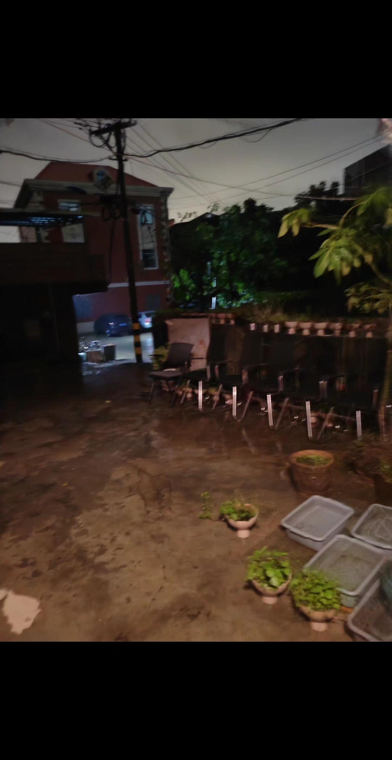 下雨天凌晨五点美梦正香时，您会起床读书？做饭？干家务？晨练？听课程？等～做一些自