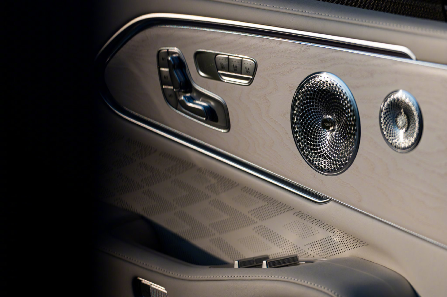 极氪8X官宣4月17日正式上市 这个月的新车又要扎堆了。即将上市的极氪8X搭载S