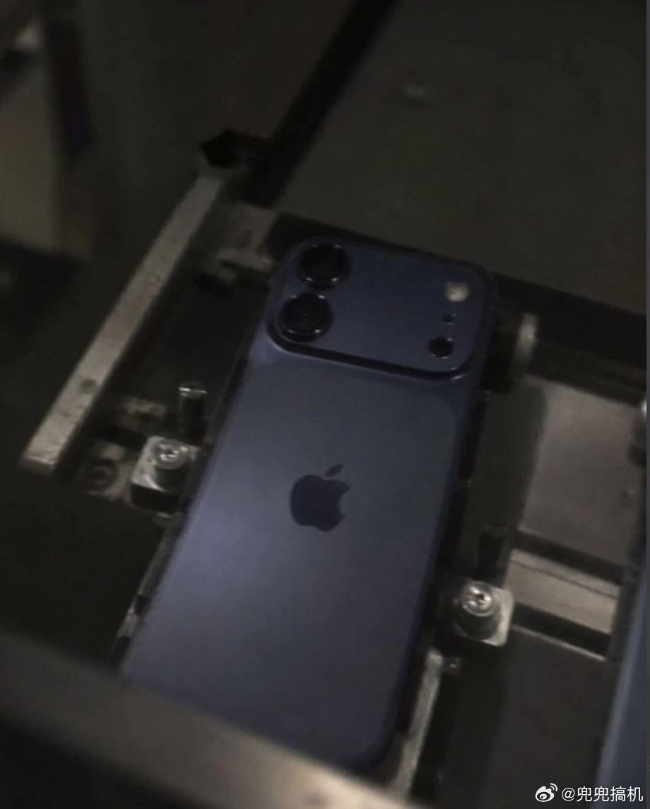 iPhone18外观曝光，设计上跟Pro差不多，横向大摄像头模组，一眼看去跟Pr