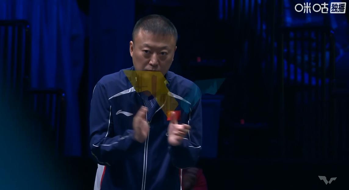 曼昱太一根筋了，
明明正手长是彭郁涵的弱点，
可曼昱偏偏选择打彭郁涵的优势反手，