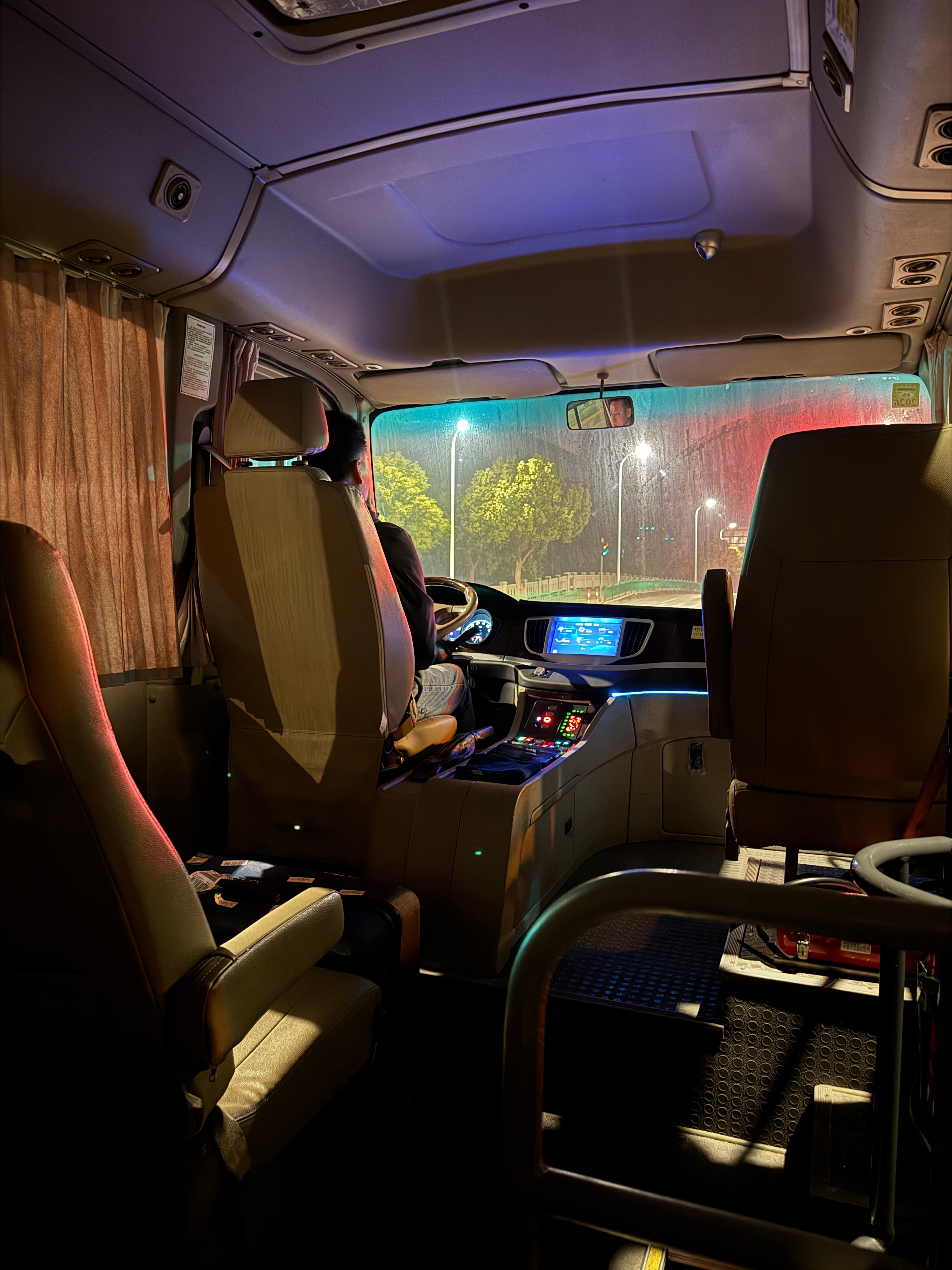 _(:з」∠)_ 世界都没醒 但是我醒了叫醒我的不只是早班机还有看到登机口在浦东