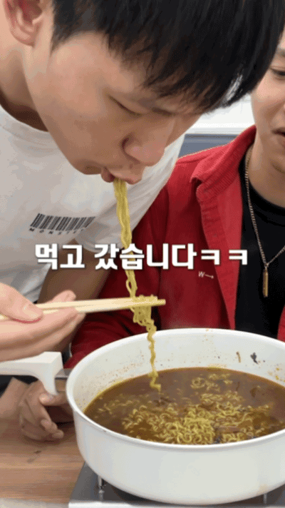 第一次在韩国见这么有仪式感的吃法韩国人吃个面整这么多活儿普通人10分钟速食搞定，