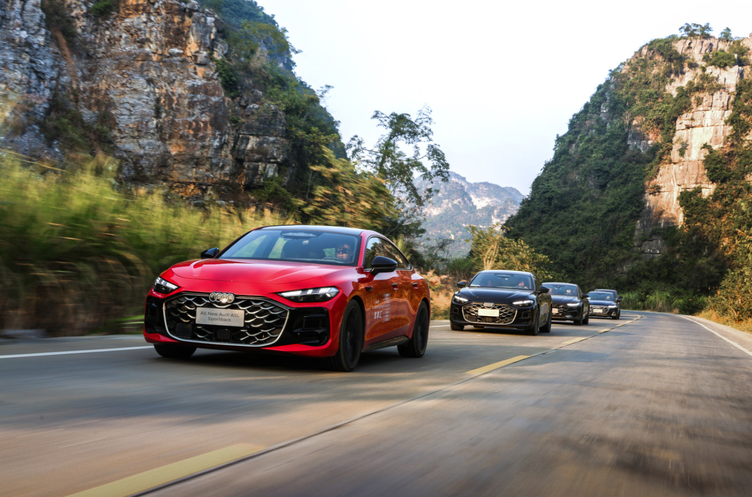 银发奶奶竟开车玩起漂移八旬老奶奶赛道狂飙？这画面直接颠覆认知！揉了揉眼睛再仔细看