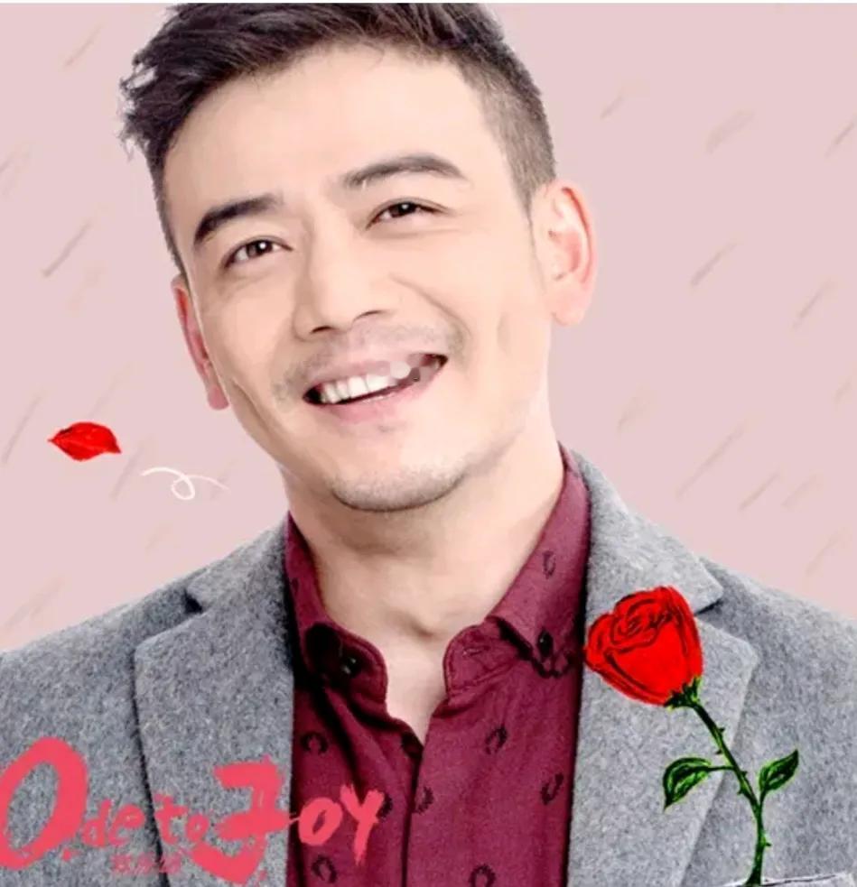 杨烁的两个孩子真漂亮啊

儿子女儿的眼睛都是大眼睛双眼皮

很深邃，有点混血的感