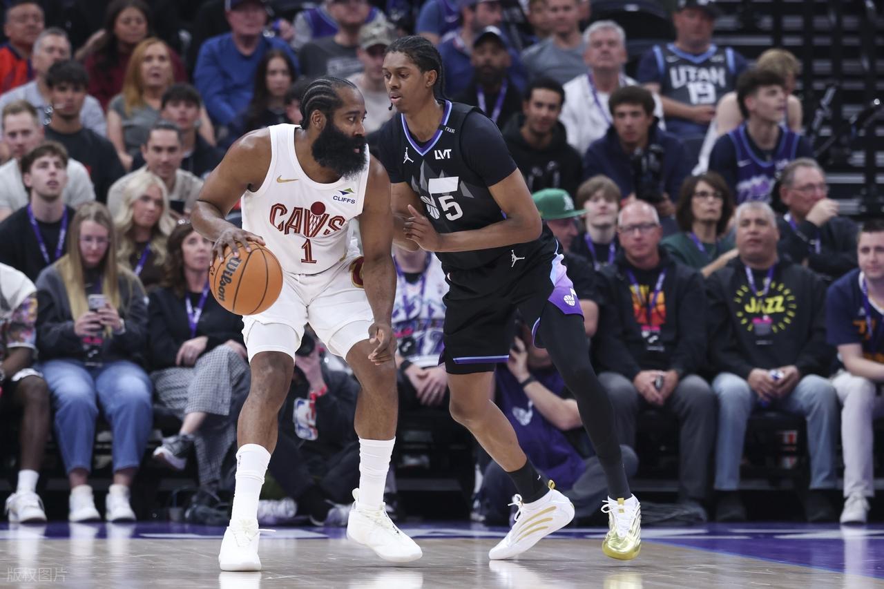 哈登划水 米切尔半场压哨，骑士半场63-53领先爵士10分！
现在的米切尔跟东契