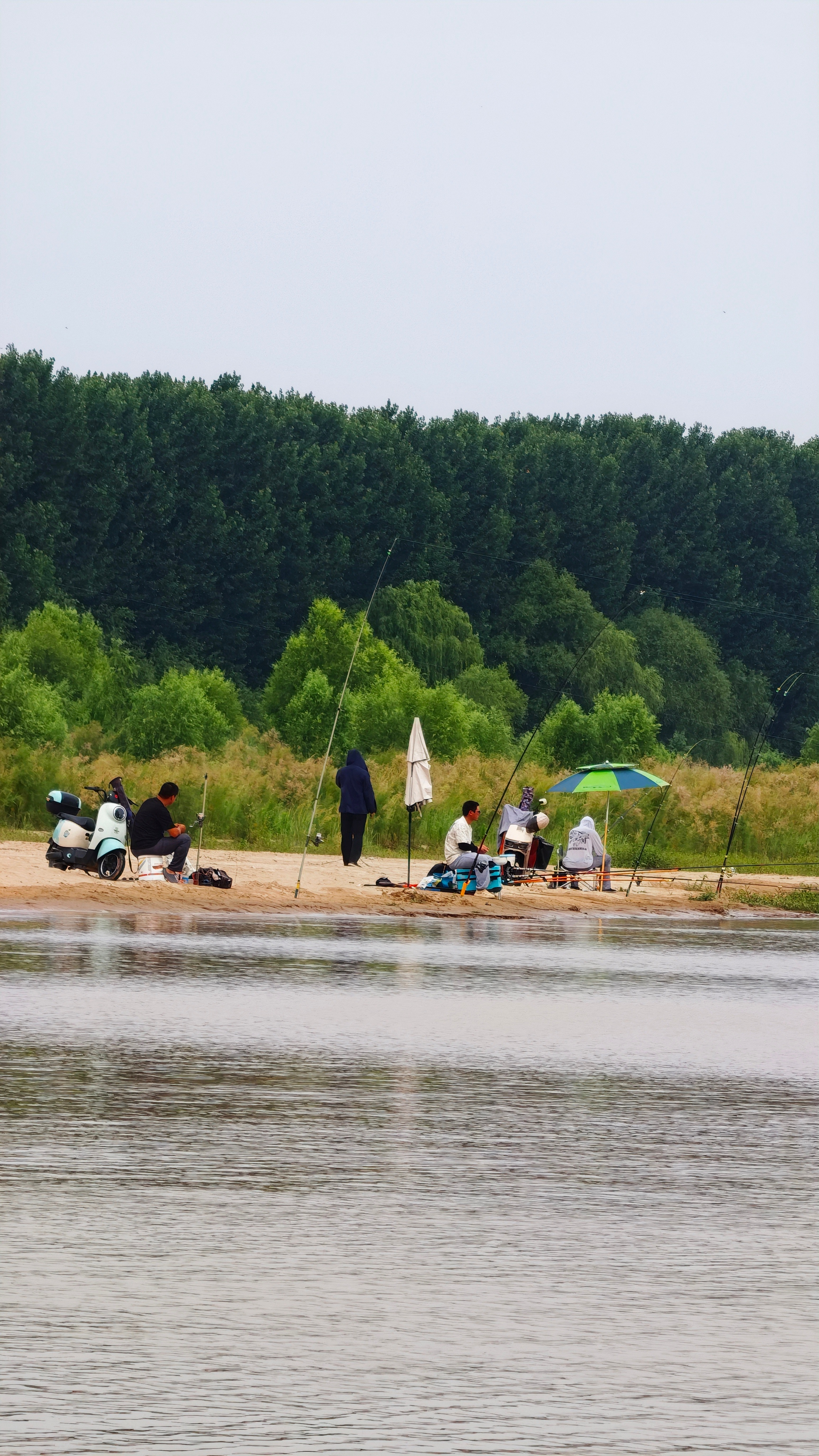钓鱼佬也不嫌热 济南·济南百里黄河风景区