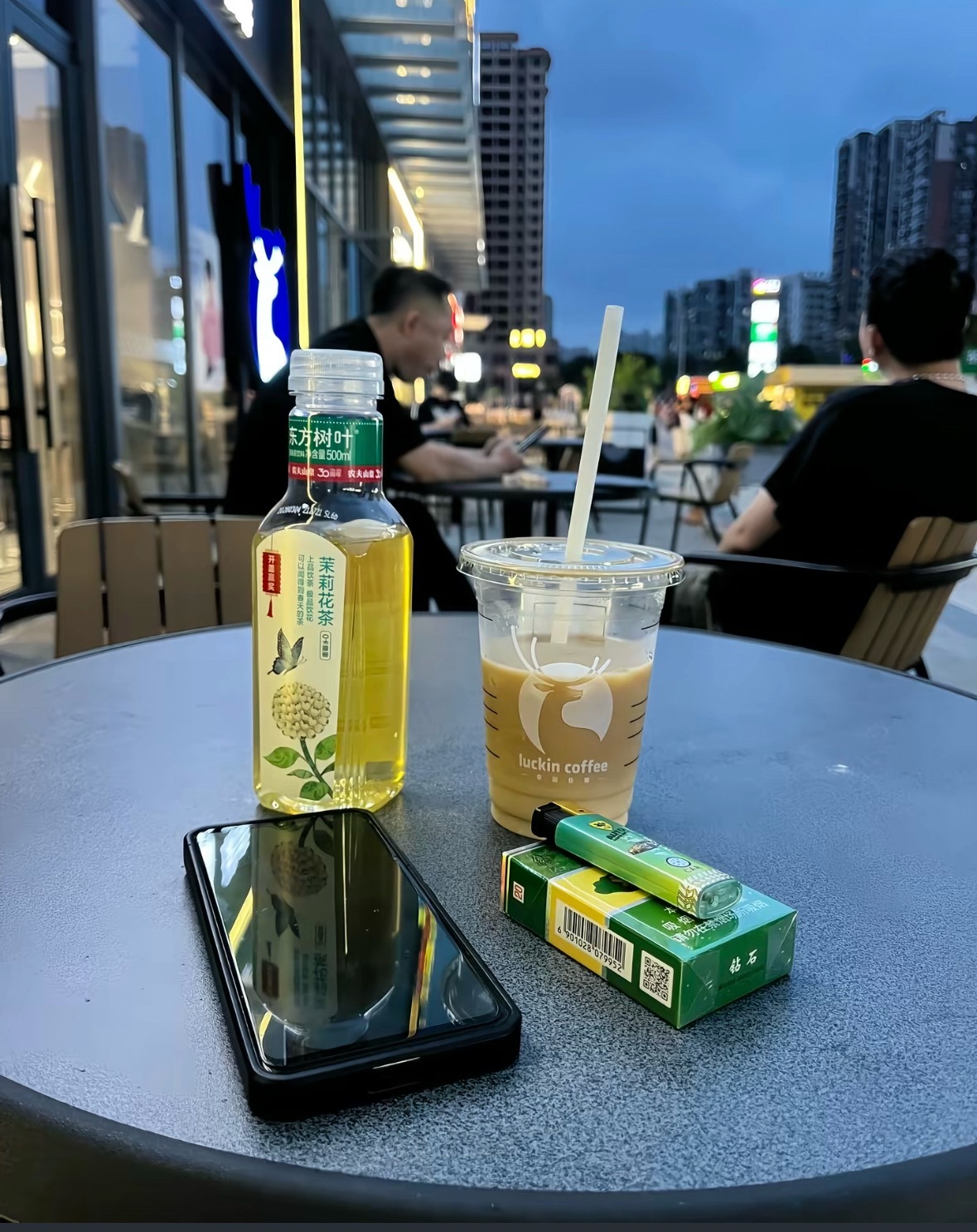 疲惫不堪的生活仅剩这一点爱好了各有各的死法所以到底是咖啡苦还是生活苦…… 