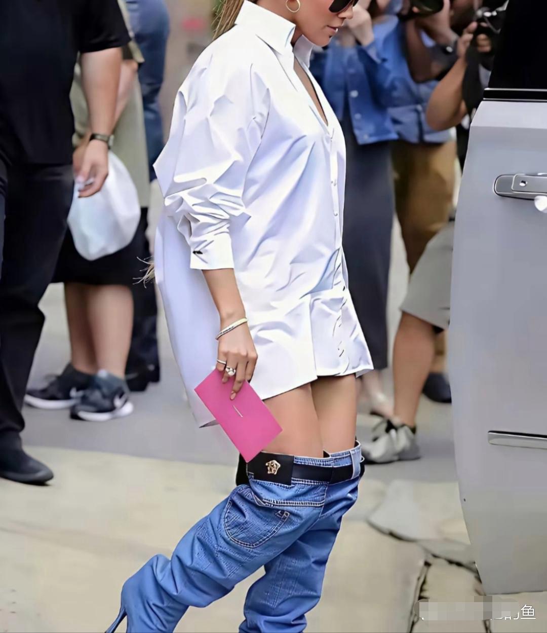 看了半天，才看出来这是靴子[捂脸][捂脸]