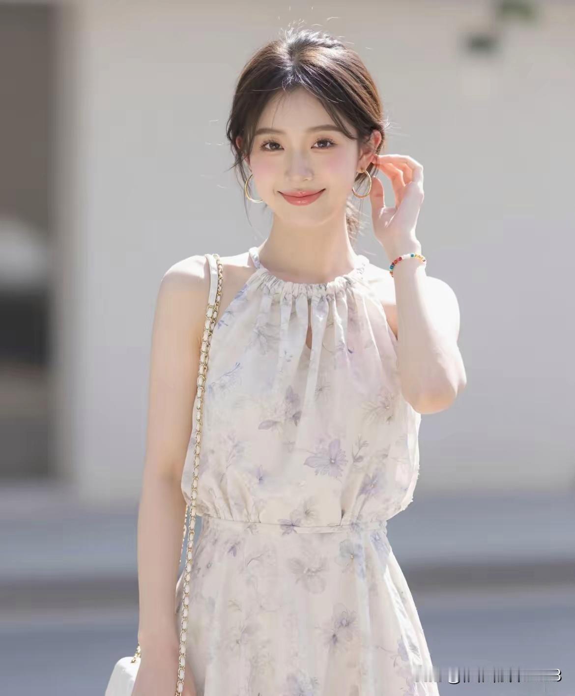 四十岁又怎样，照样可以做中年少女。坚持管理体态，不发福不走样，不驼背，没有赘肉小