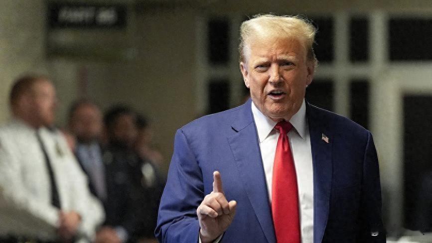 军舰穿行，芯片被盯，美国到底想干啥。
美军那两艘船又过了台湾海峡，一个是驱逐舰，