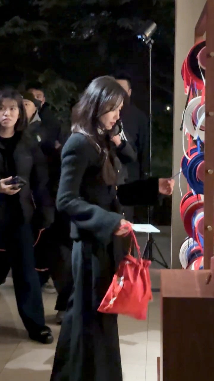 天呐，Celine GBA刘诗诗这个身材也太修长了！刘诗诗的同义词就是高级感！思