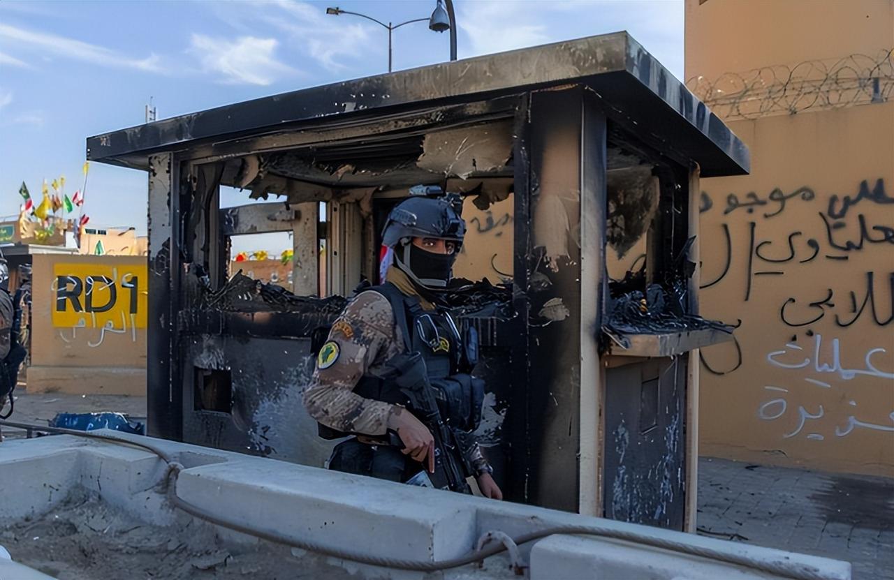 特朗普这次真有点慌了。本来想学当年封锁古巴那套，直接把伊朗逼到投降，结果伊朗转头