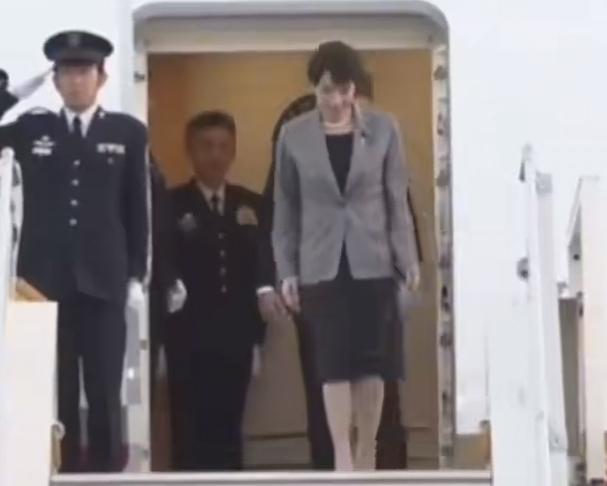 日本首相高市早苗7月1日至3日访问印度，高市早苗到达印度以后，仪式比去英国好多了