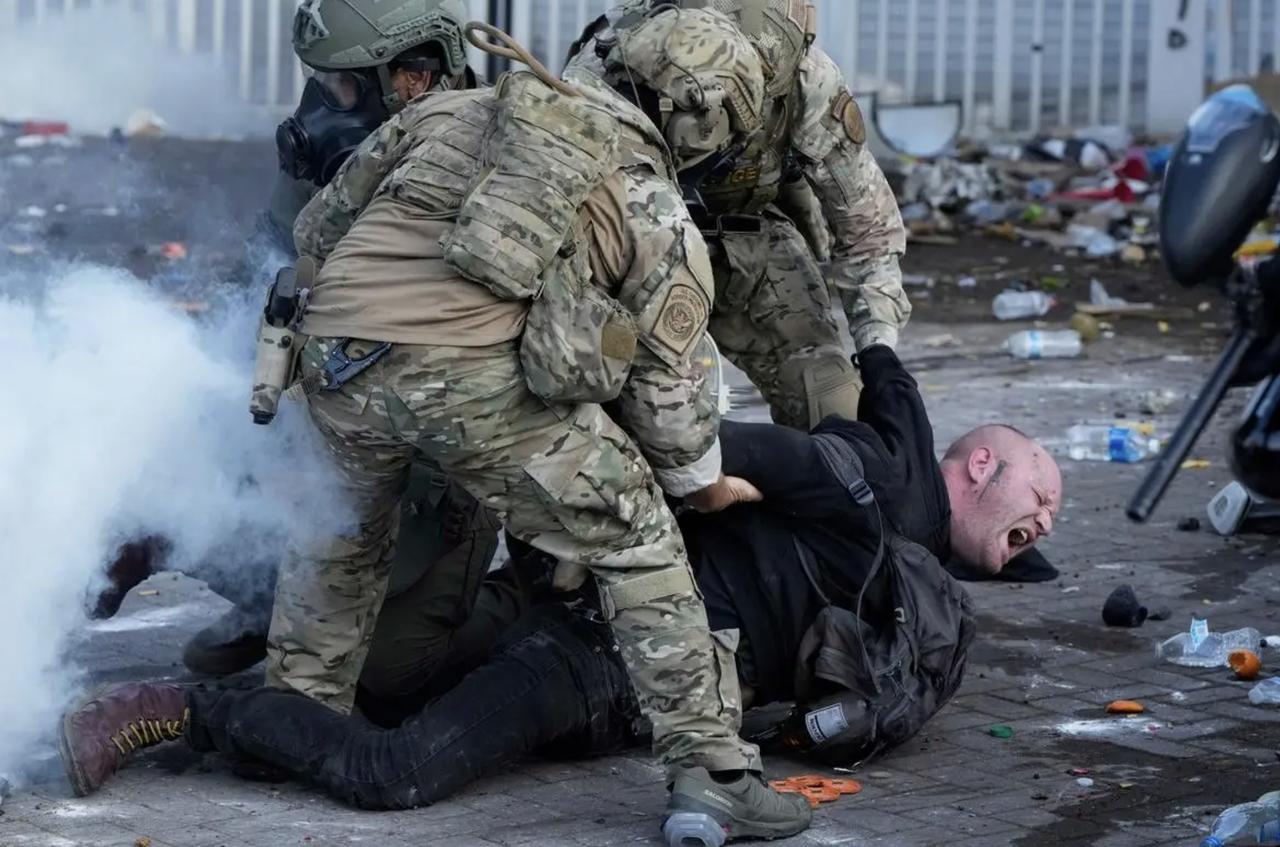 美军“扫毒”变杀人，百条人命换不来一个证据？
美军这次可干出了一件让人惊掉下巴的