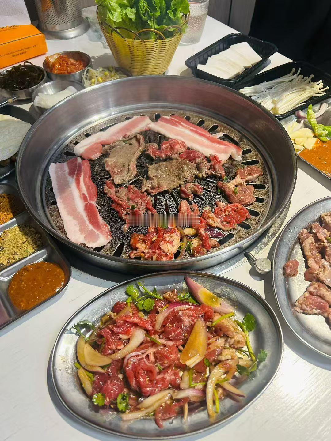 今日白盘的利润早早就已拿到，大家都跟上赚到没？下午针对晚上的美联储决议夜，特意组