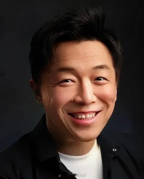 黄渤的情商到底有多高？在一次访谈节目中，马云问黄渤，你觉得我长得怎么样？黄渤仅用