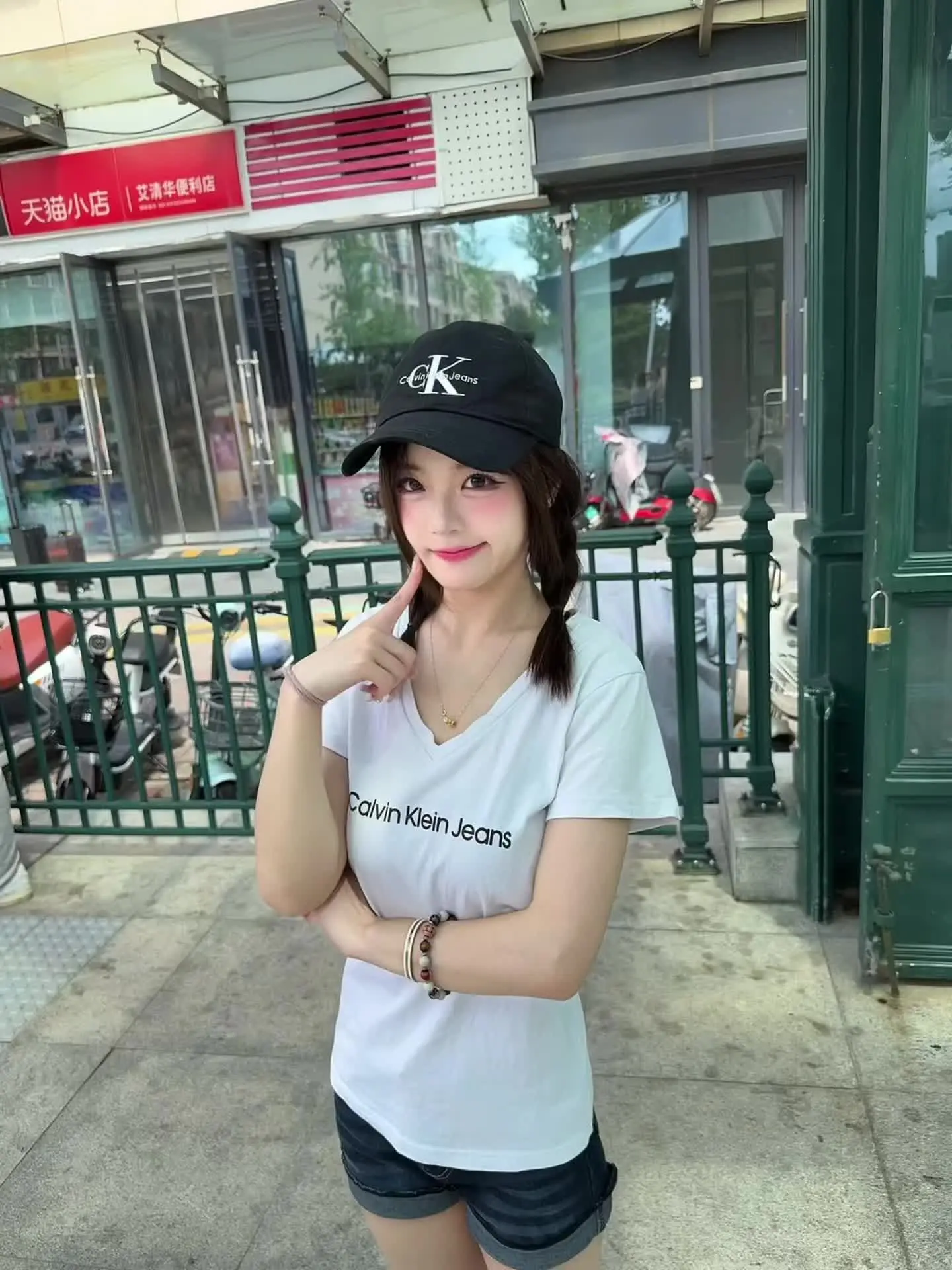 建议大家不要拍小猫了！会有人收集小猫的面部信息，然后偷小猫银行卡里的钱
