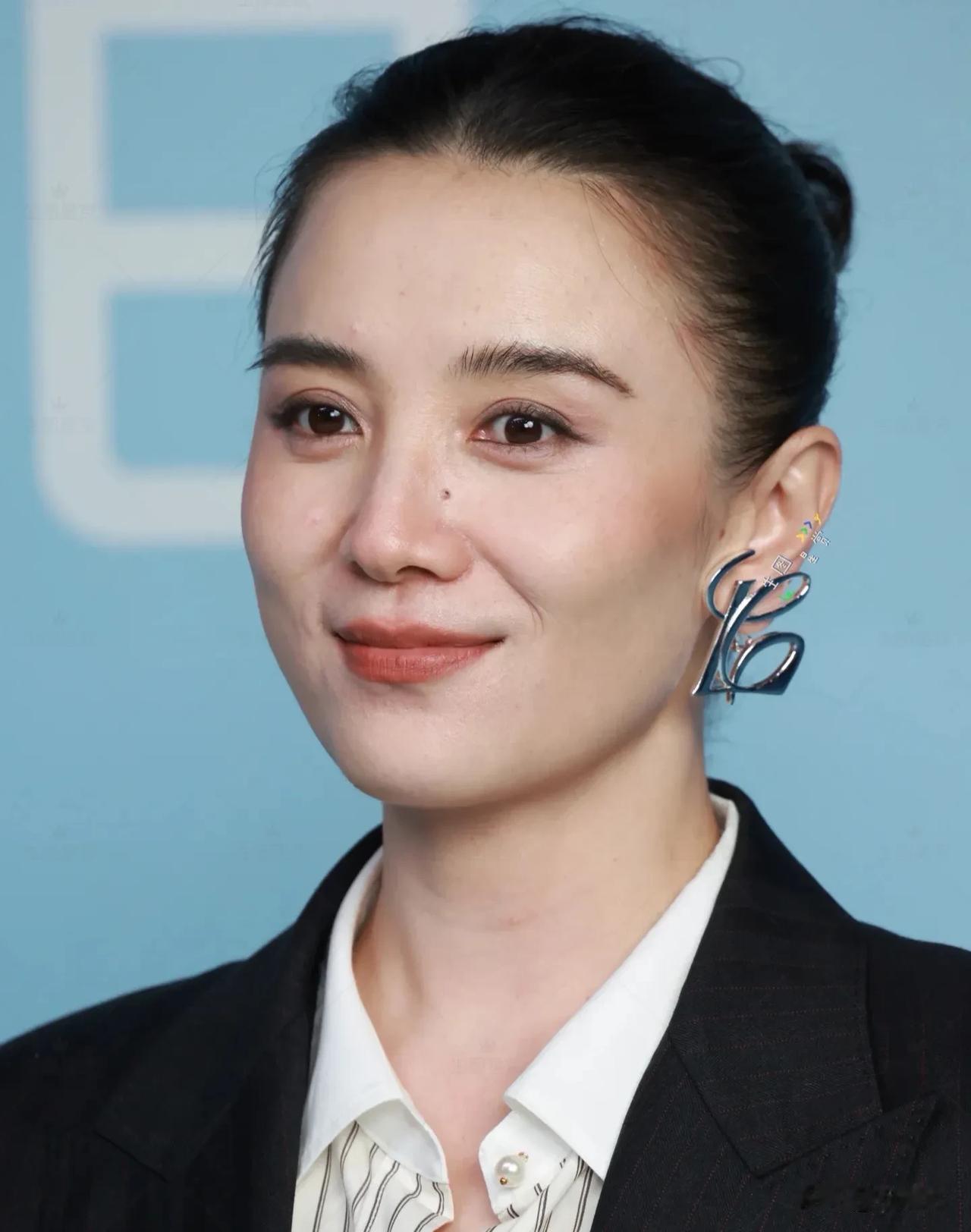 史上第 1 人‼️凭1角色拿下 3 大视后，宋佳为何观众不服？🔥🔥
宋佳得奖