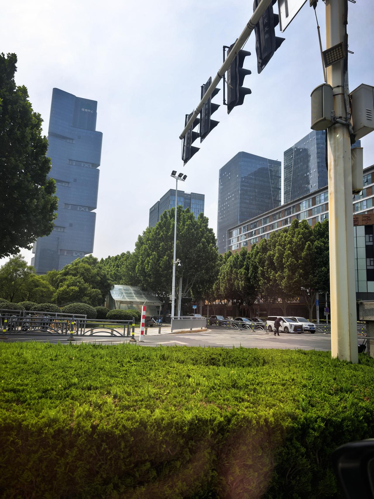 郑州的大雨即将来临，下班抓紧时间回家吧！