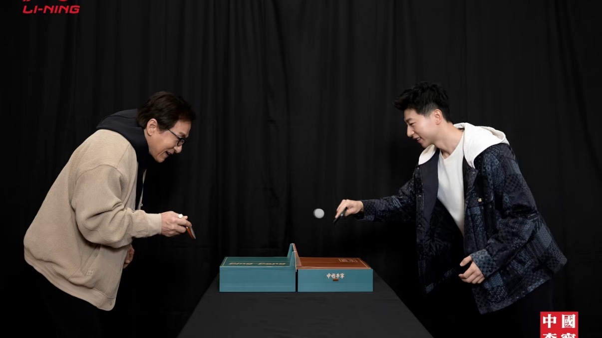 成龙马龙同框合影 米兰时装周李宁大秀上，成龙与马龙两位“龙字辈”传奇同框。成龙穿