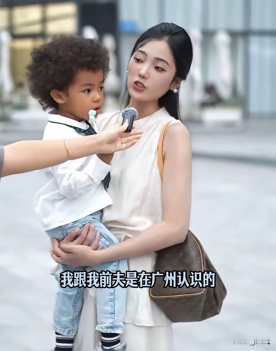 成都女子与外籍男子差点步入婚姻殿堂，并生下了一个混血宝宝。在孩子刚出生，外籍男友