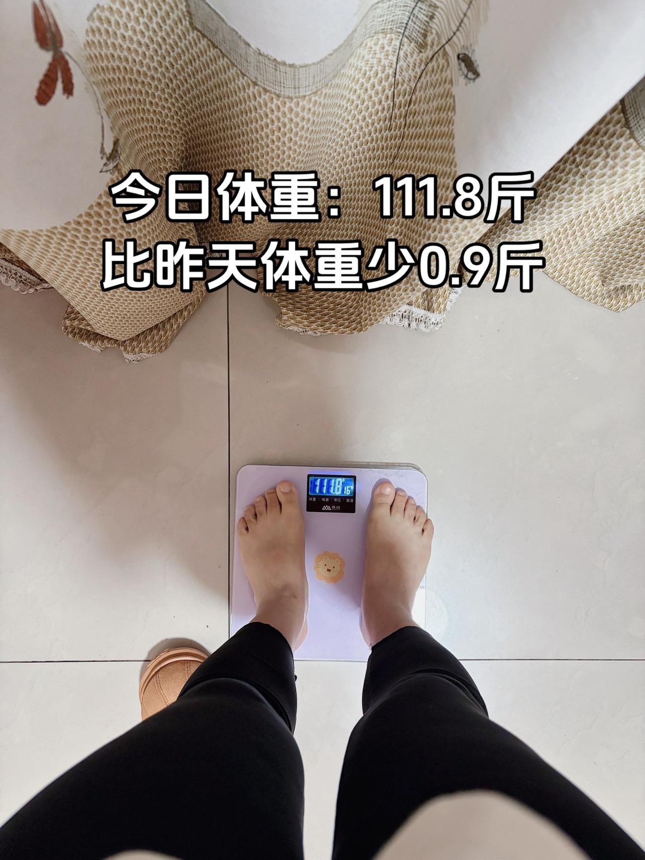 泪水打湿我的减脂餐，今天体重：111.8斤⬇️0.9
今日减脂早餐：土豆+鸡蛋+