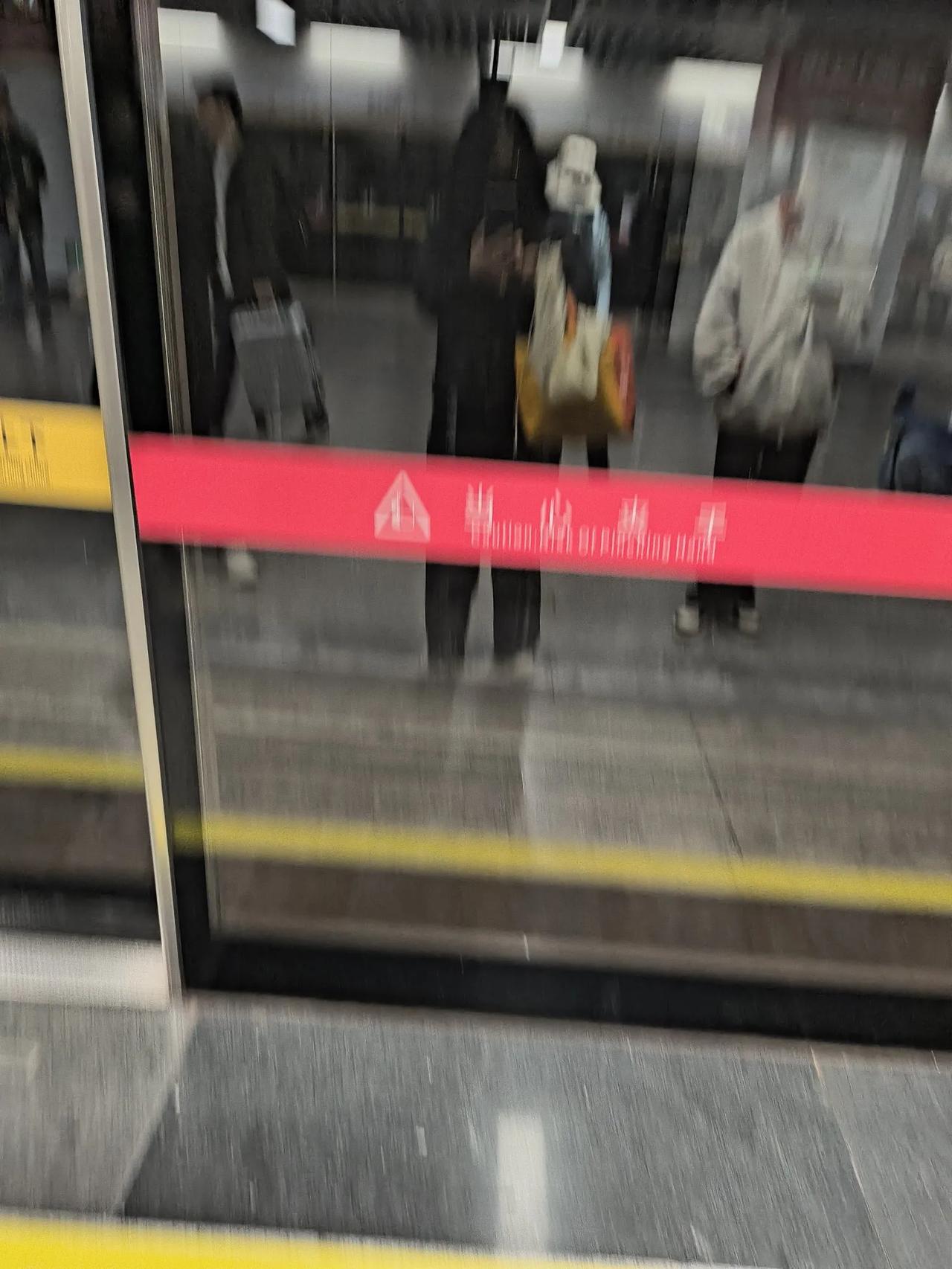 冬日生活打卡季地铁一角