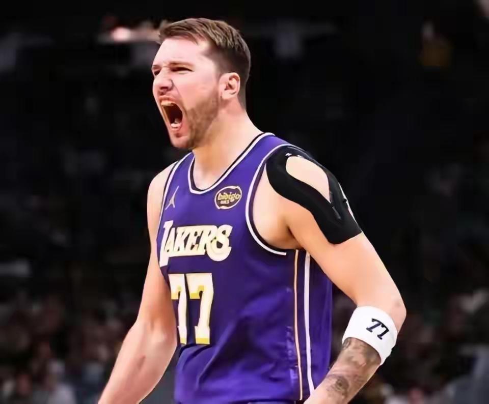 不要因为9️⃣连胜
就觉得可以喊那五个字了
西部第三即便稳了
湖人还真不是冠军级