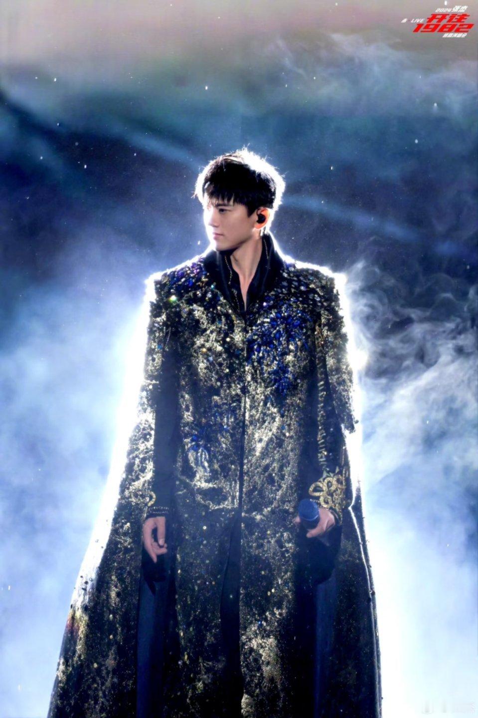 张杰期待今年我们的鸟巢大合唱期待今年，和张杰在鸟巢赴一场盛大之约。等灯光亮起，等