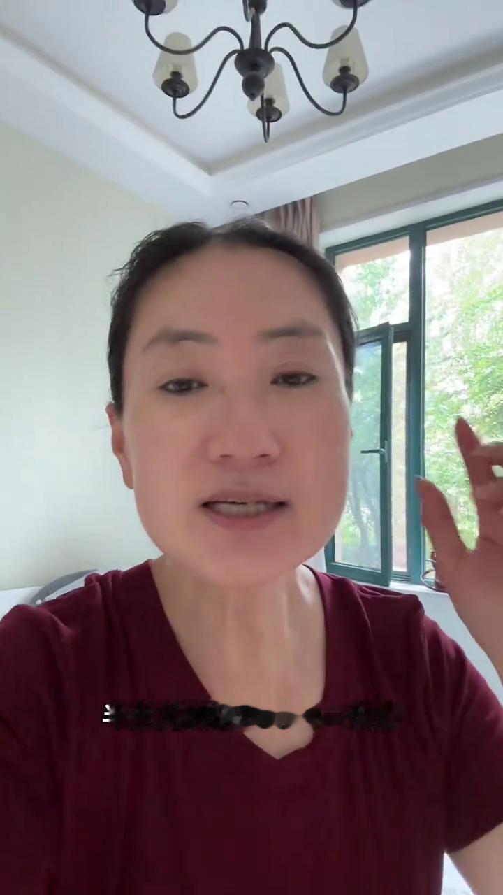 老喜欢这首歌了，就是唱不好。
放慢脚步听一听耳边的风，半生光阴轻的就像一场梦，不