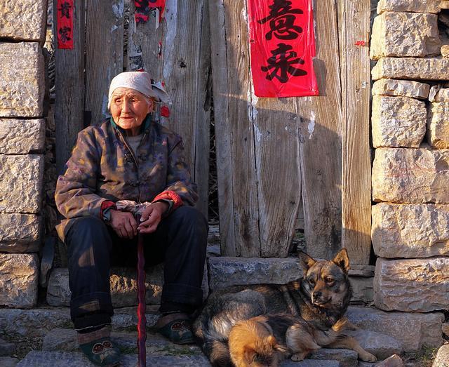 多少老人晚年凄凉，都栽在了心软上…
 
奉劝所有中年人，死死守住自己的养老钱。