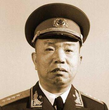 1971年，开国大将王树声到部队看望女儿，怎料，竟被警卫拦下：“请排队、领表登记