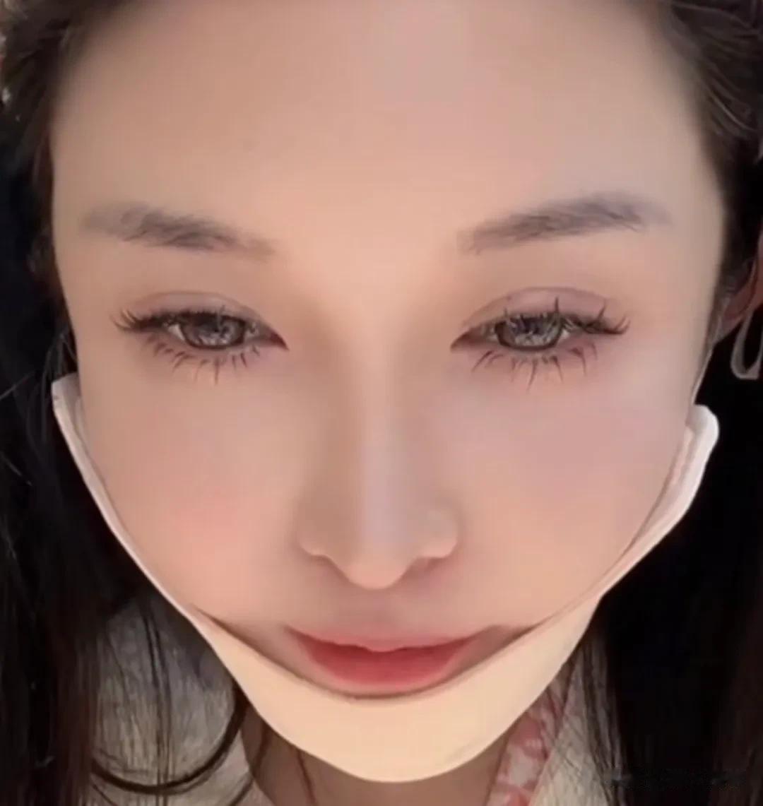 王琴直言我是一个谈恋爱不主动的一个人。

王琴调侃我是在期待一场入室抢劫的爱情 