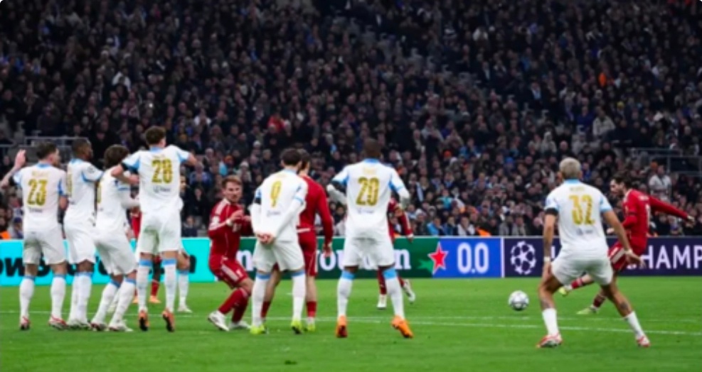 马赛0比3利物浦索博斯洛伊谈任意球破门：我看到没人躺地上所以就尝试贴地斩索博斯洛