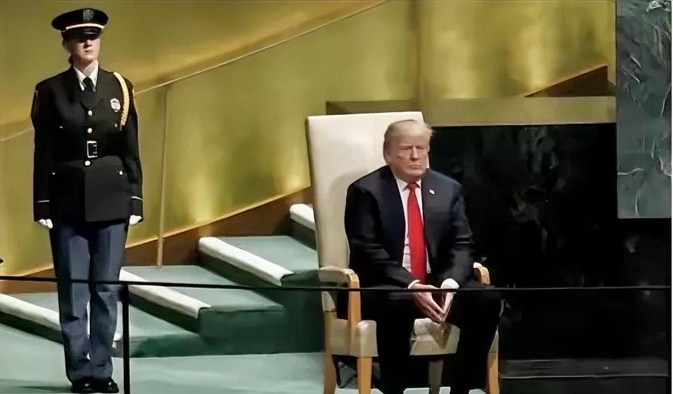 特朗普叫嚣“不当世界冤大头”，悍然退出66个国际组织！
 
据美联社1月7日消息