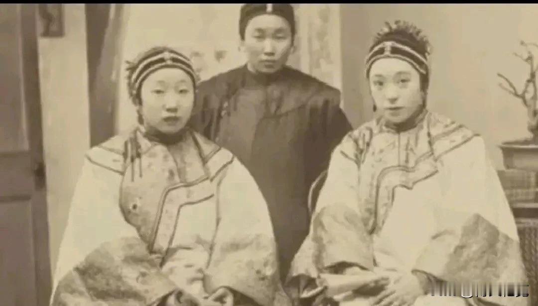 1905年，袁世凯之子袁克文与妓 女叶臻共度一 夜 风  流之后，承诺“我必定会