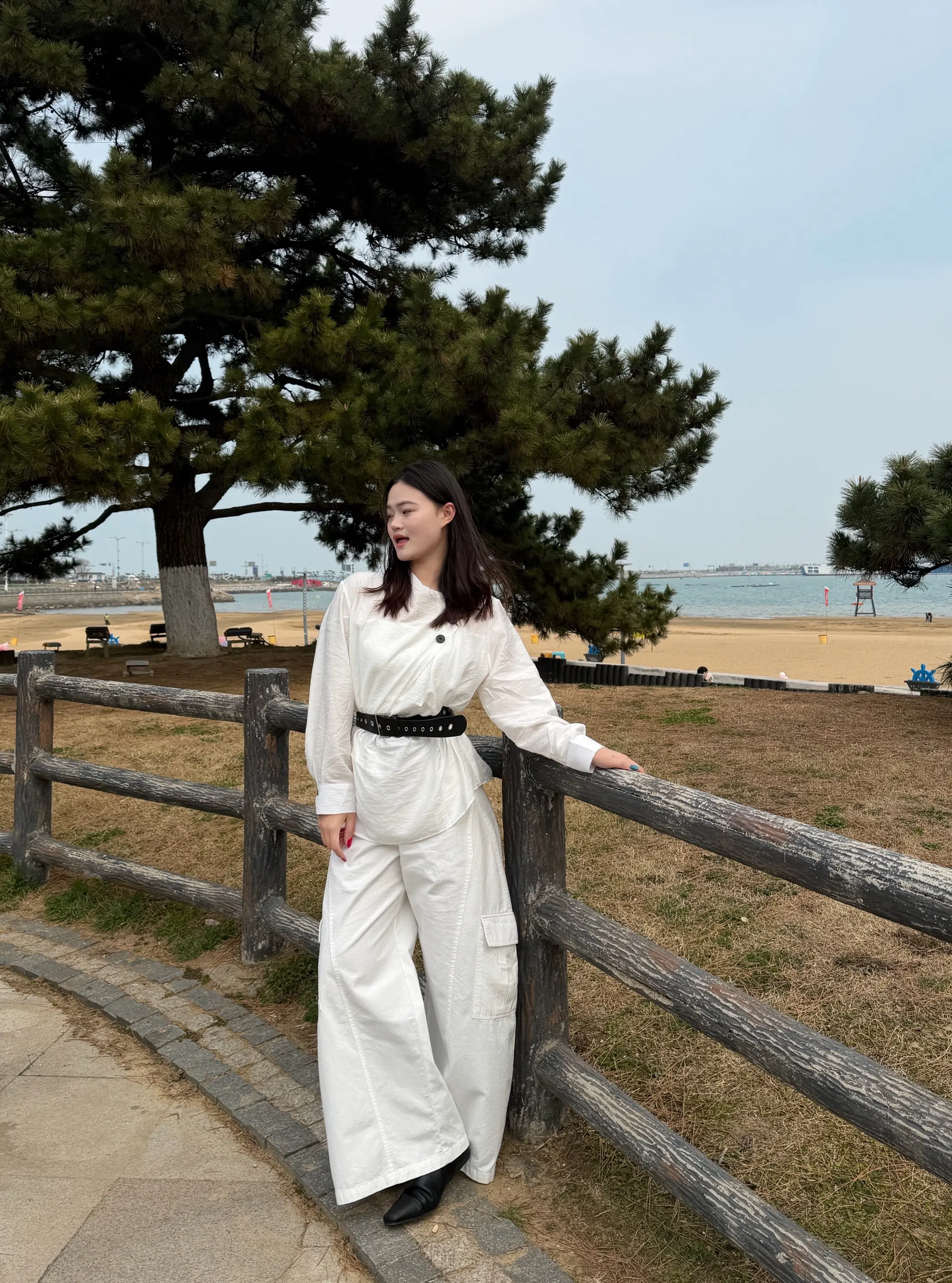 相比之下 我更喜欢你放声大笑 而不是整天在意你好不好看