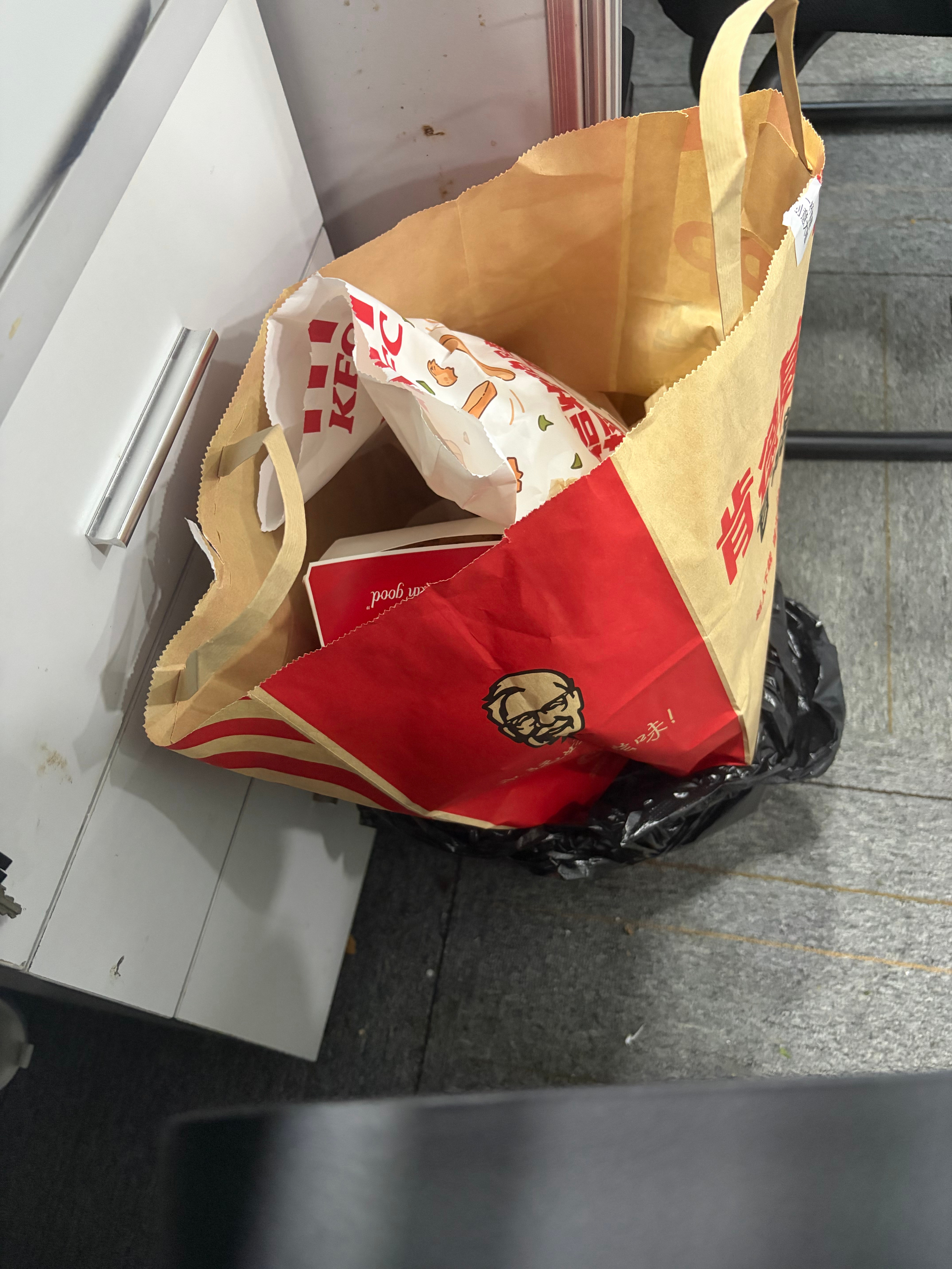 摩登兄弟刘宇宁肯德基品牌代言人 | 与宁一起探寻堡藏 吃了，吃了，忘记拍照，凑合