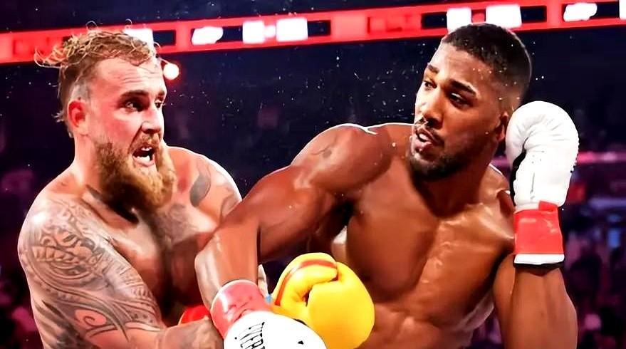 下巴裂成两截时，他在绕着拳台跑步。
第六回合，约书亚的四记重拳凿碎了杰克·保罗的