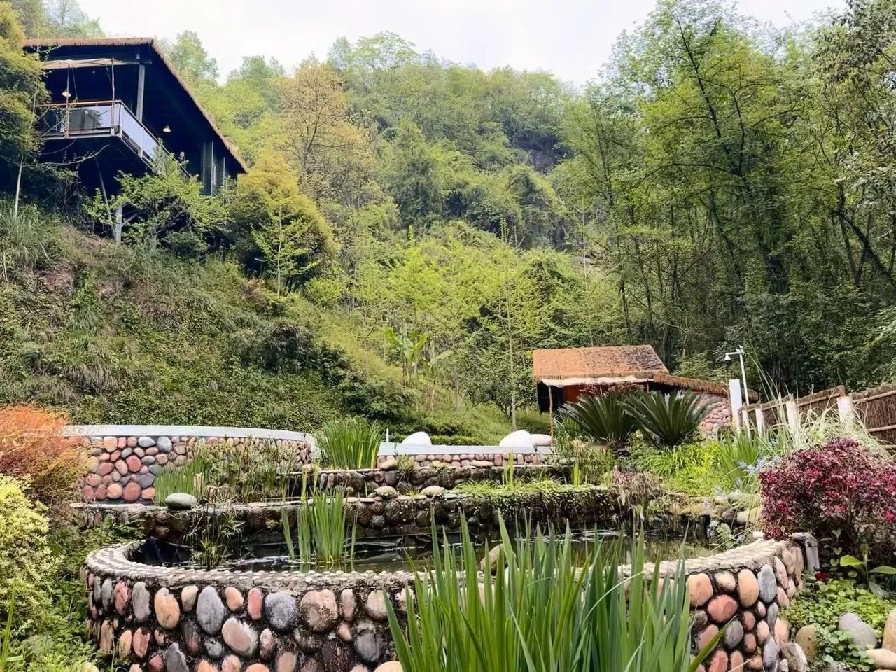 站桩要领掌握很关键
    站桩锻炼突出的一个核心就是全身放松，松而不垮，松而不