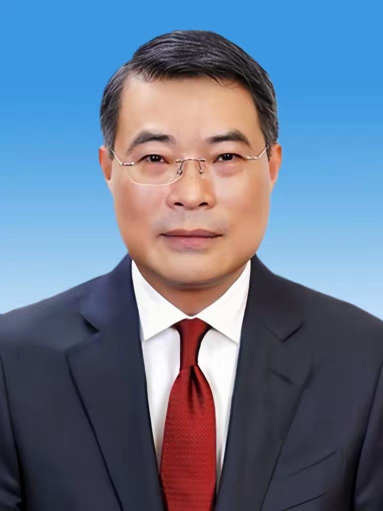5月1日，高市早苗抵达越南，开启为期三天的访问，刚刚履新的越南总理黎明兴，亲自进