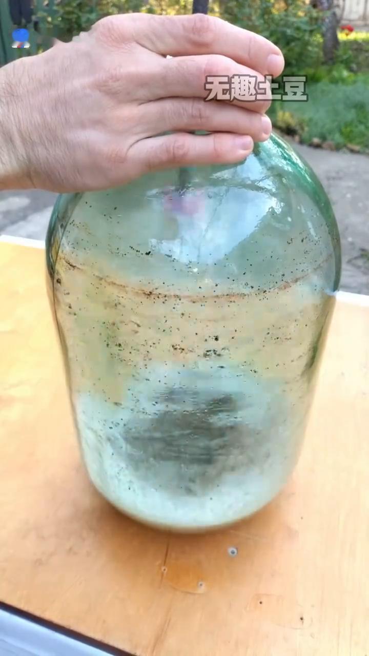 无趣土豆。
亲爱的观众朋友们大家好，来看看土豆又给大家带来了哪些有用的生活小技巧