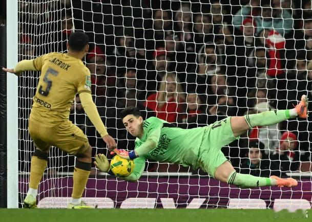 阿森纳 凯帕是不是扑点之王？非点球决战，他职业生涯扑出8个点球，被打进25次。扑