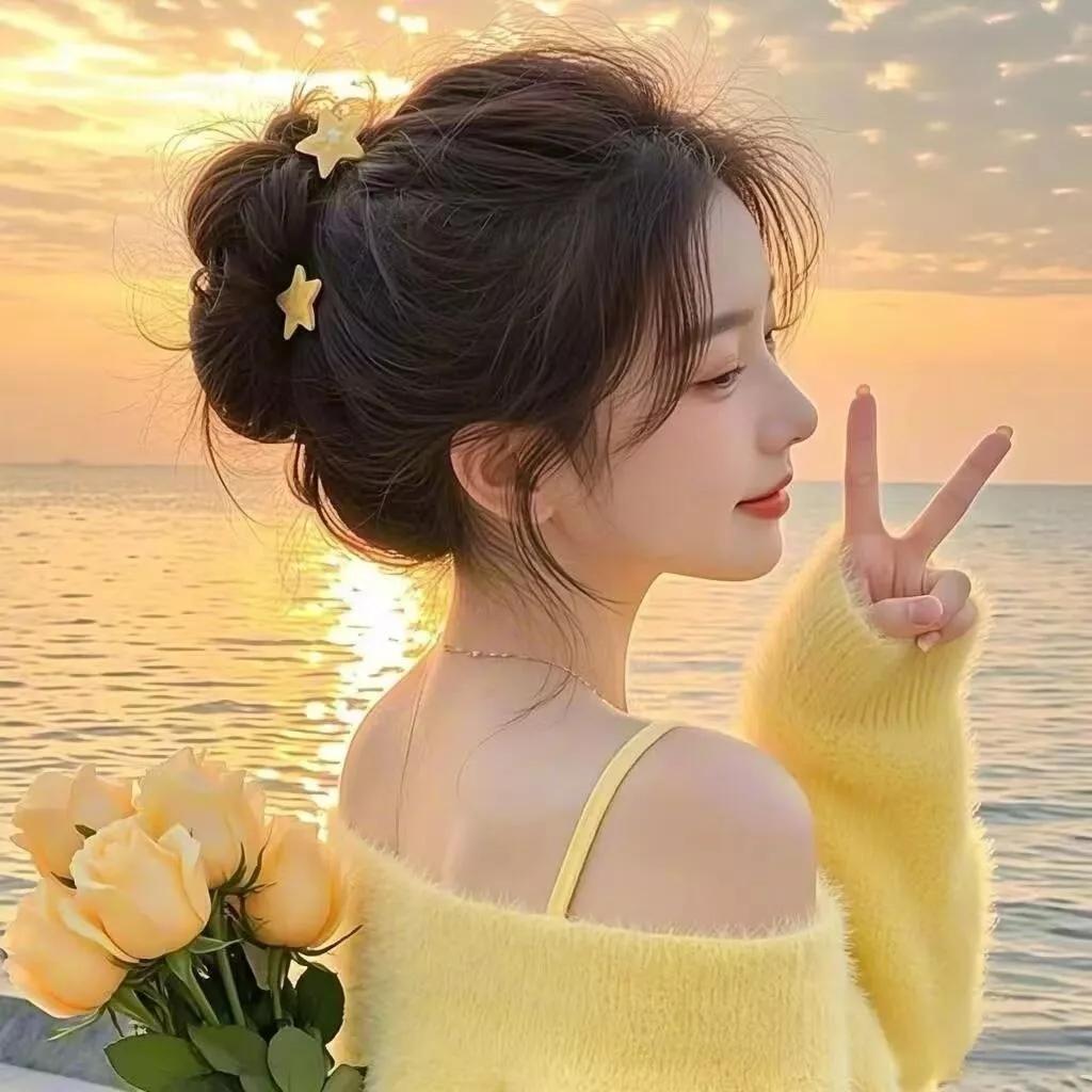 海边的浪漫时光，少女甜美微笑，温柔如风少女感微笑女孩 海边花海少女 海边活力少女