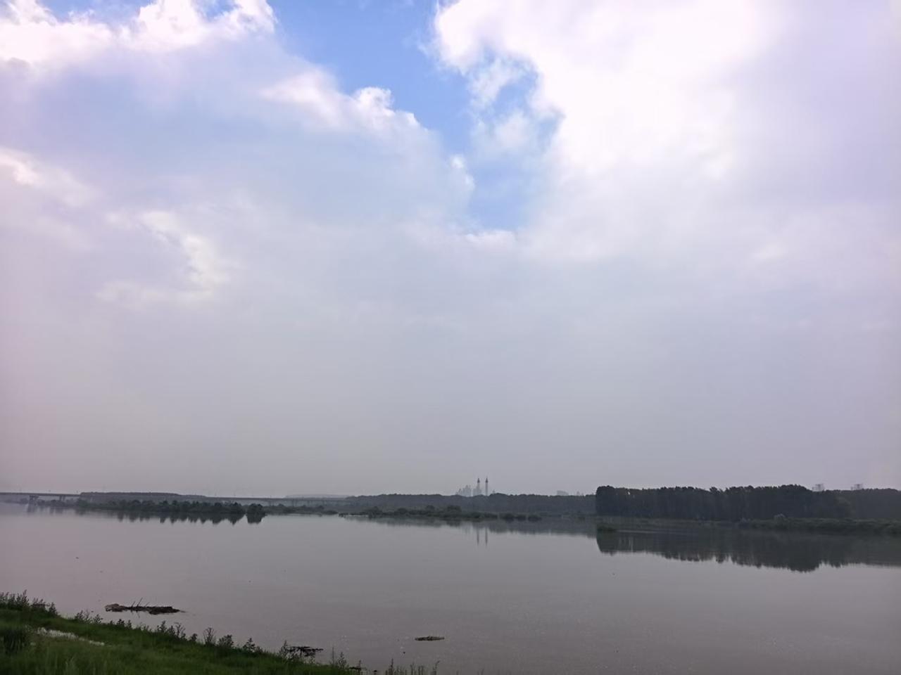 月悬雾溪外