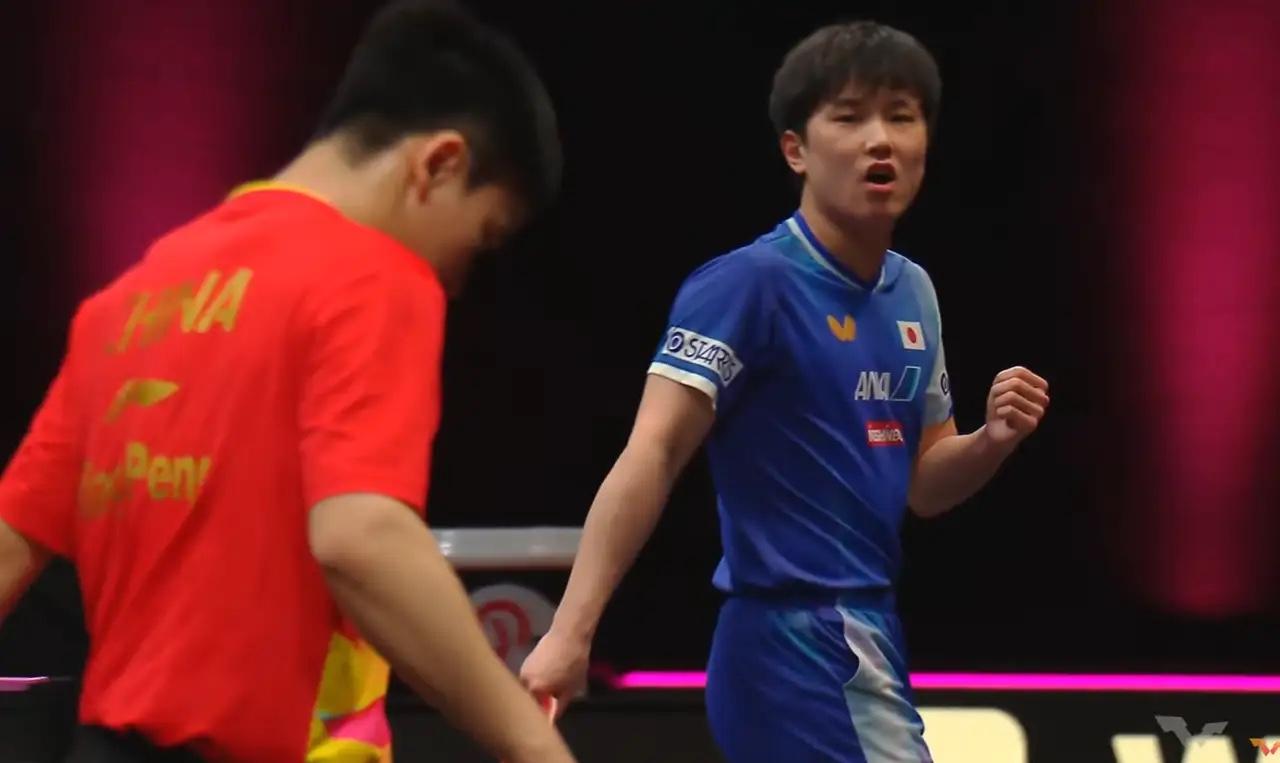 向鹏输张本：邓亚萍点出3个输球细节

首先第一点，进入了张本的节奏，向鹏自己节奏