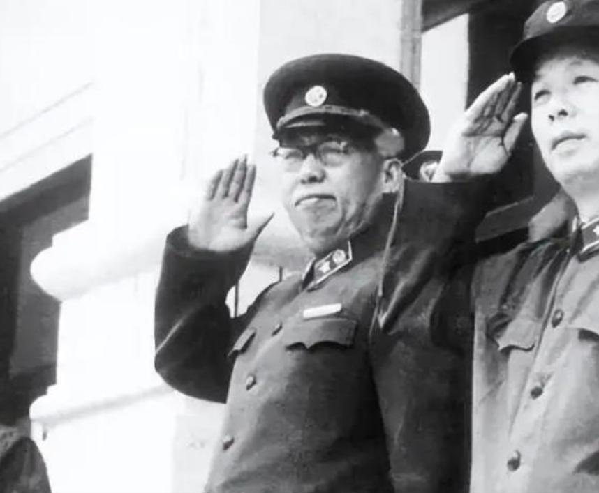 [微风]庐山会议后，有一天，毛主席单独召见了罗荣桓。在谈话时，毛主席谈了国防部长