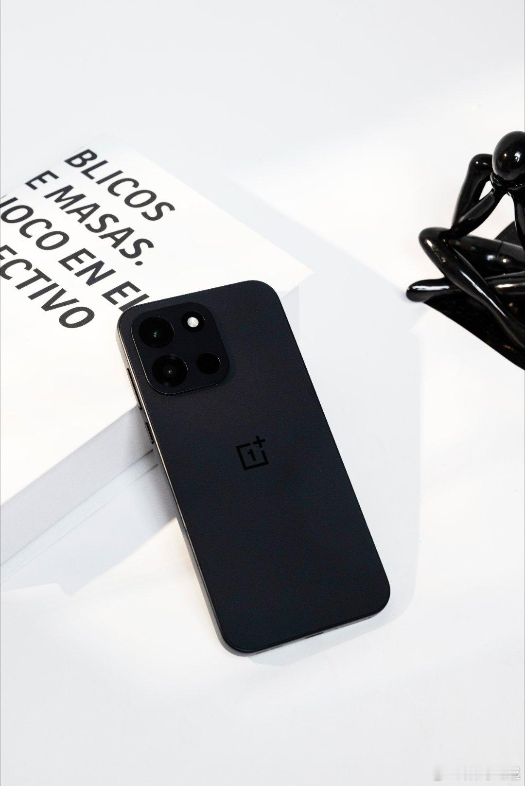 来几张一加Turbo 6的真机图大家看看很好看，很舒适