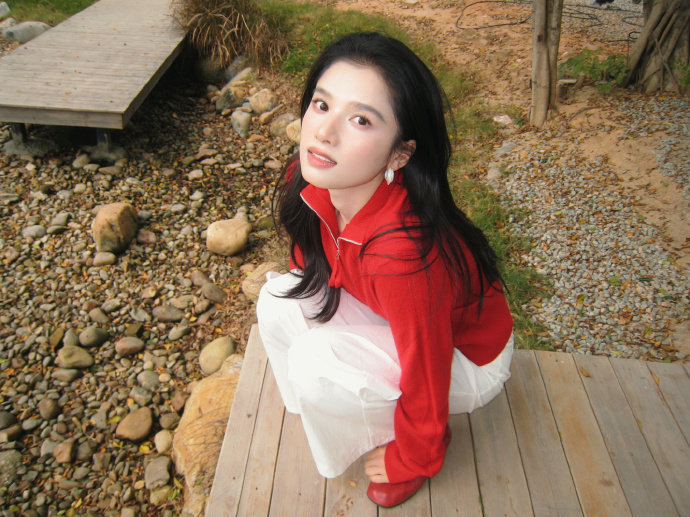 张婧仪红衣look 张婧仪新年穿红衣 张婧仪新年穿红衣，张婧仪红衣look，谁懂